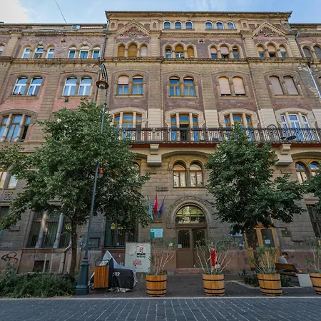 Velvet Vista * Budapest
